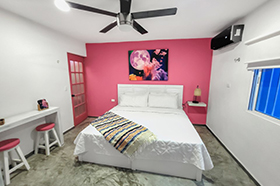 Luna Rosa-Private Masterbedroom w/bathroom & shower near to the beach.