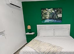 Primavera-Private Masterbedroom w/bathroom & shower near to the beach.